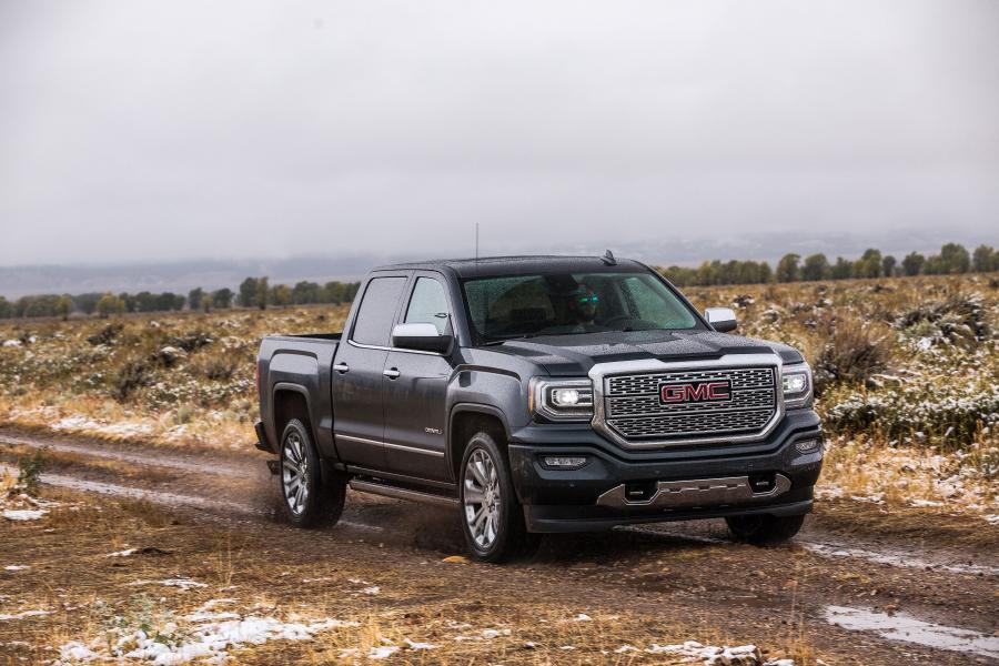  GMC Sierra 1500 Denali Crew Cab 2015 года  (фото 10 из 14)